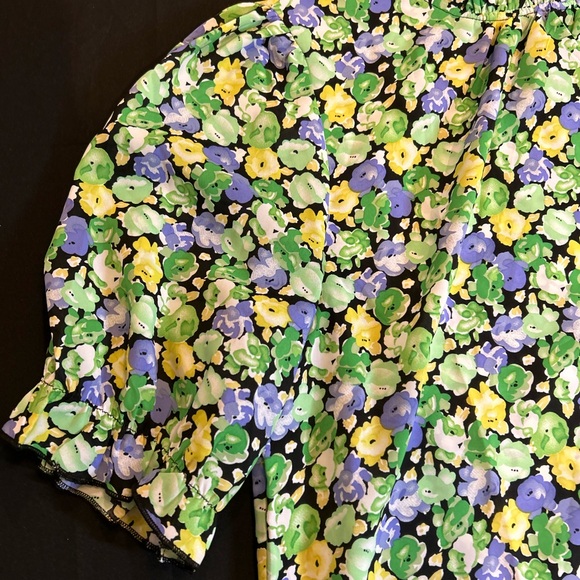 Floral Print Blouses (2) - Picture 3 of 11